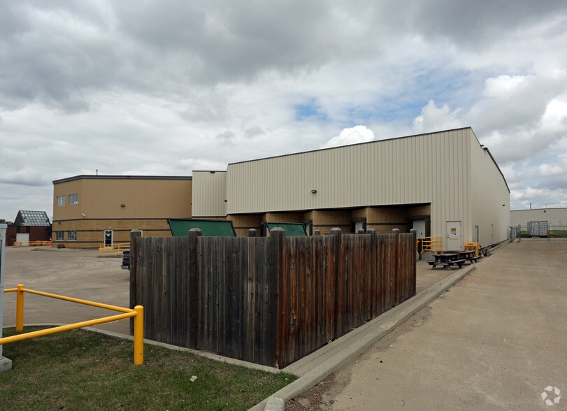 4175 95th St NW, Edmonton, AB à louer - Photo du bâtiment - Image 2 de 3