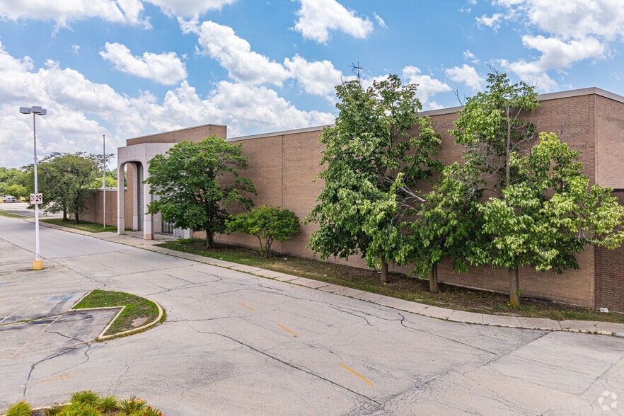 3340 Mall Loop Dr, Joliet, IL à vendre - Photo du bâtiment - Image 2 de 4
