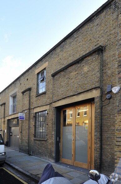 40-48 Bromells Rd, Londres à louer - Photo du bâtiment - Image 3 de 5