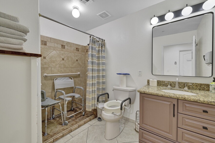 TURNKEY REMODELED PEORIA ALH, Peoria, AZ à vendre - Photo du bâtiment - Image 2 de 4