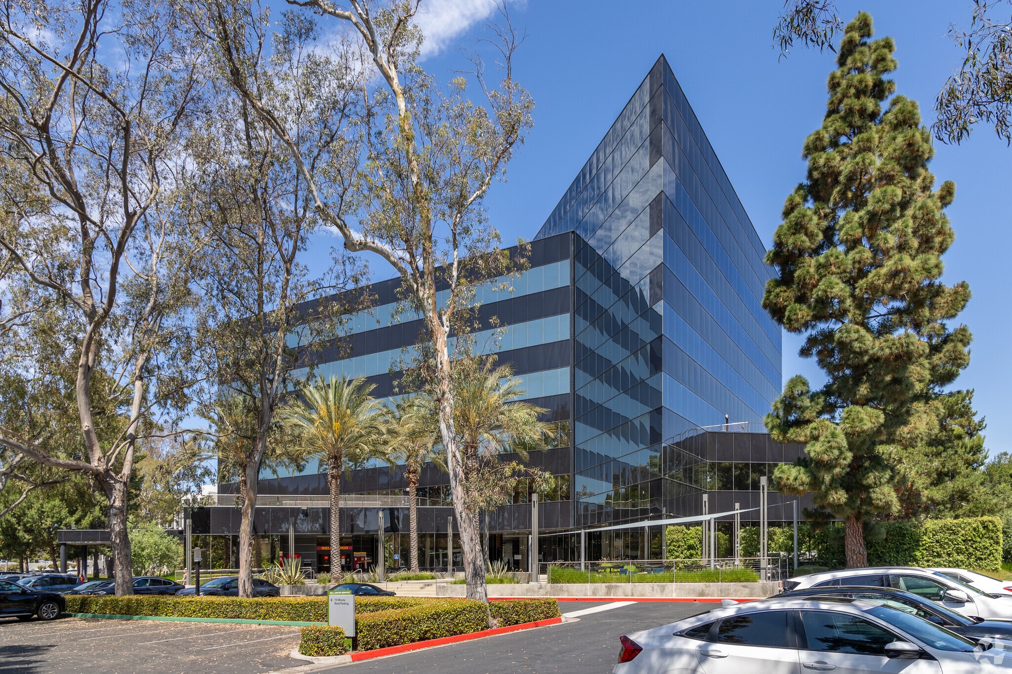 4590 MacArthur Blvd, Newport Beach, CA à louer Photo du bâtiment- Image 1 de 8