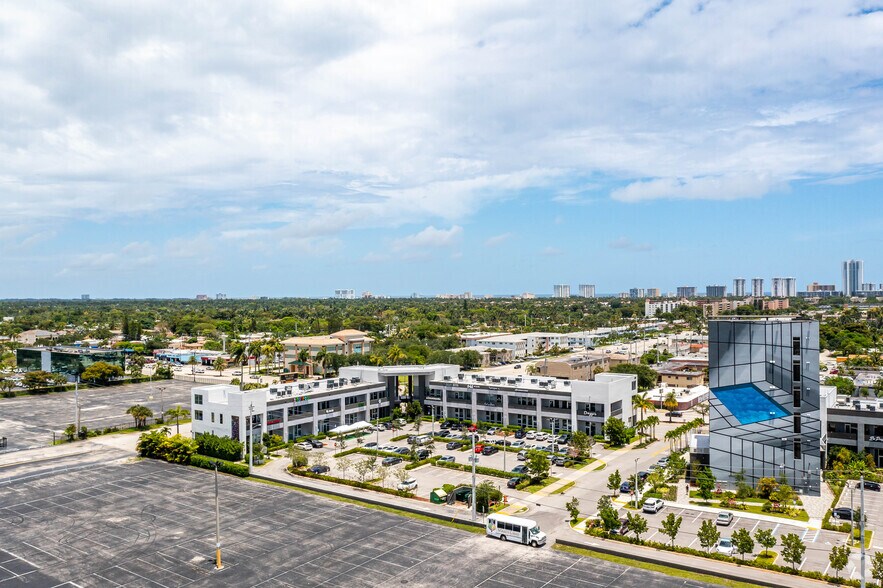 801-821 N Federal Hwy, Hallandale Beach, FL à louer - Photo du bâtiment - Image 2 de 22