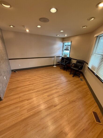 120 Madison Ave, Mount Holly, NJ for sale - Interior Photo - Image 3 of 11