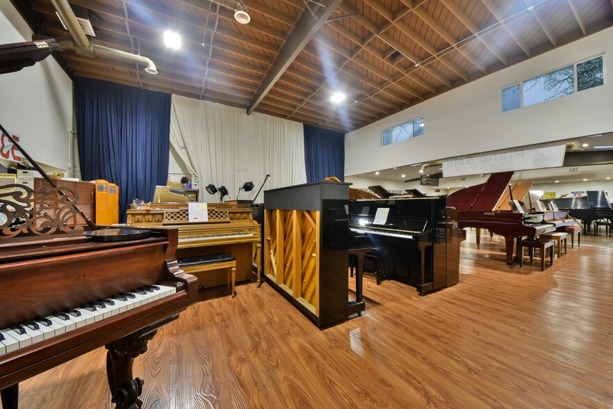 1515-1517 N Main St, Santa Ana, CA à louer - Photo du bâtiment - Image 3 de 20