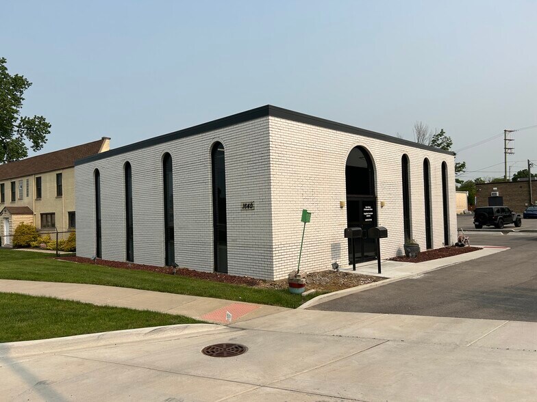 1640 Elk Blvd, Des Plaines, IL à louer - Photo du bâtiment - Image 1 de 5
