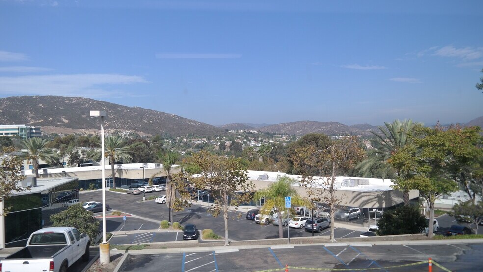 11413 W Bernardo Ct, San Diego, CA à louer - Photo du bâtiment - Image 3 de 9