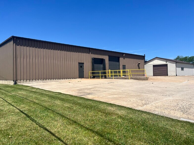 6319 Discount Dr, Fort Wayne, IN à louer - Photo du bâtiment - Image 3 de 6