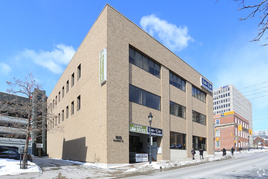 7 Duke St W, Kitchener, ON à louer - Photo du bâtiment - Image 2 de 5