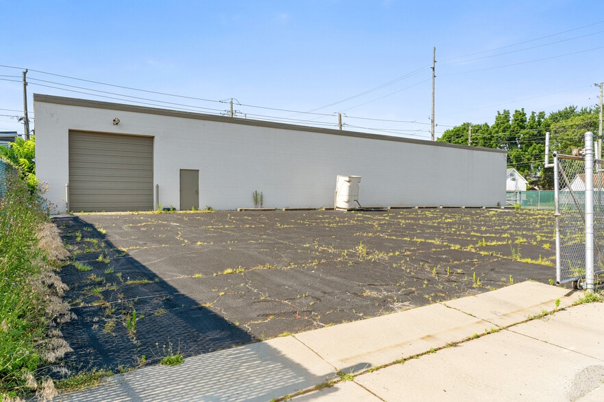 1117 Deloss St, Indianapolis, IN for lease - Primary Photo - Image 1 of 5