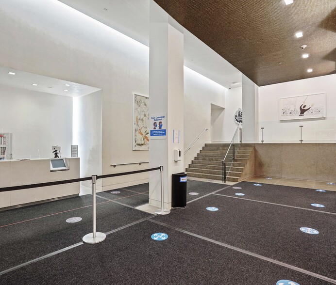 423 W 55th St, New York, NY for lease - Lobby - Image 2 of 2