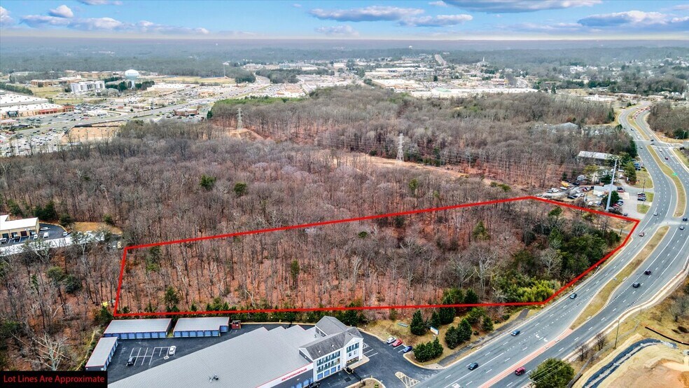 2509 Caton Hill Rd, Woodbridge, VA à vendre - Photo du bâtiment - Image 2 de 24