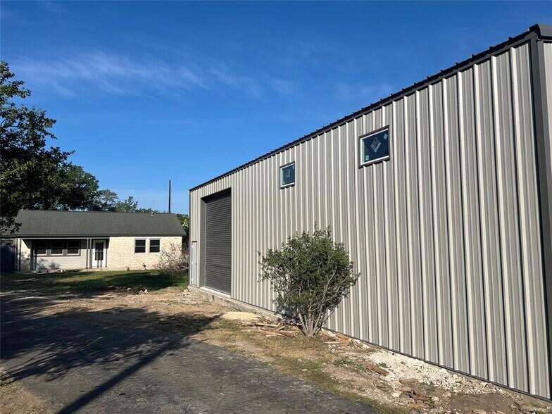 16001 Awalt Dr, Austin, TX à vendre - Photo du bâtiment - Image 2 de 57