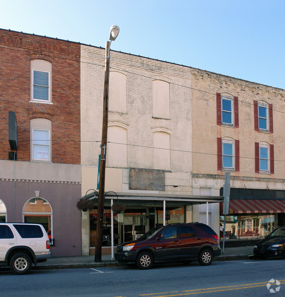 104 S Market St, Madison, NC for lease - Building Photo - Image 3 of 5