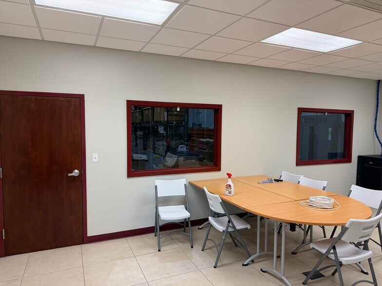 311 Carroll Dr, New Castle, DE à louer - Photo du bâtiment - Image 3 de 12