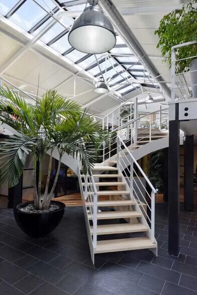 Office in Courbevoie for lease - Interior Photo - Image 3 of 8