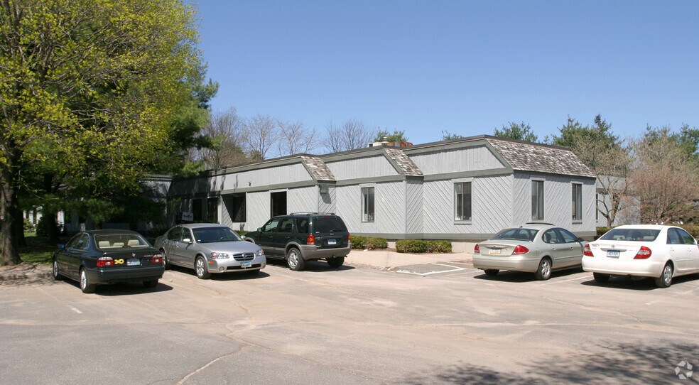 237 Hopmeadow St, Weatogue, CT à louer - Photo du bâtiment - Image 3 de 4