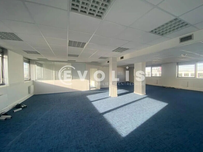Office in Noisy-le-Grand for lease - Interior Photo - Image 3 of 15