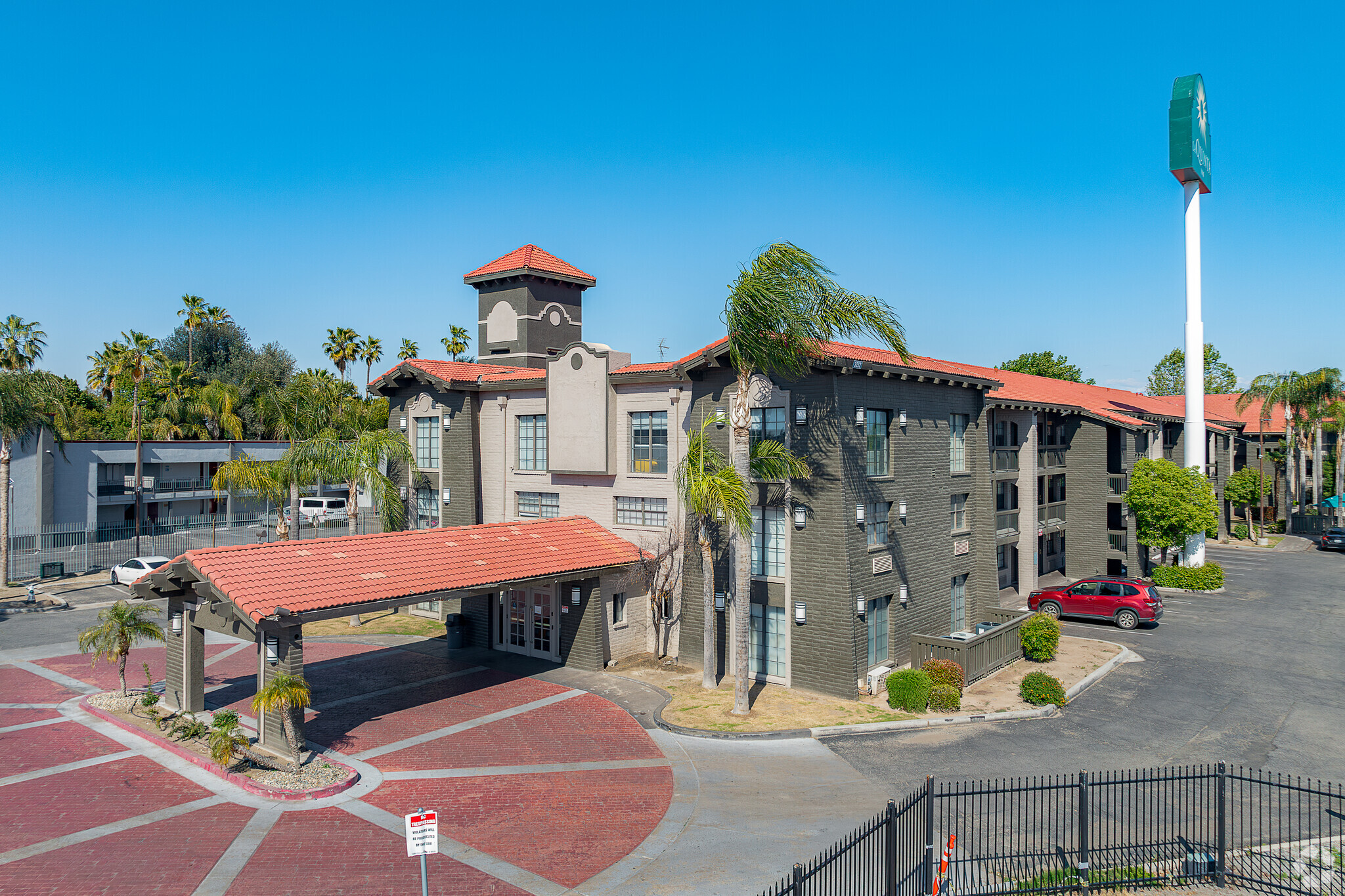 3232 Riverside Dr, Bakersfield, CA for sale Primary Photo- Image 1 of 1