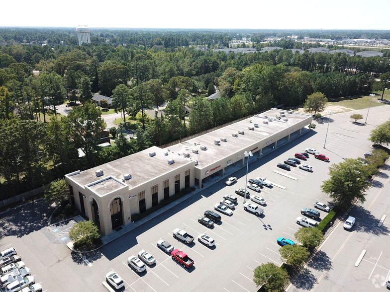 102-400 Westwood Shopping Ctr, Fayetteville, NC à louer - Photo principale - Image 1 de 11