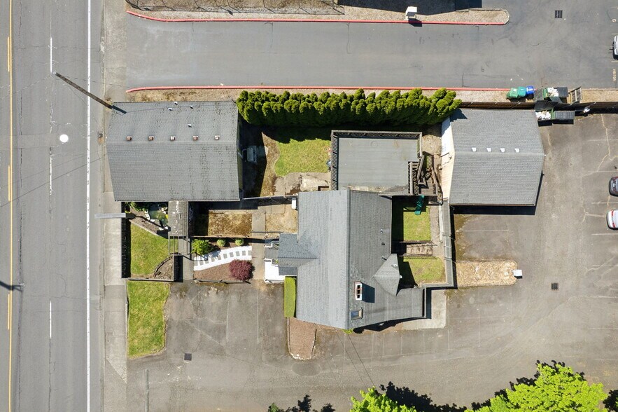 17641 SE Stark St, Portland, OR à vendre - Photo du bâtiment - Image 2 de 54