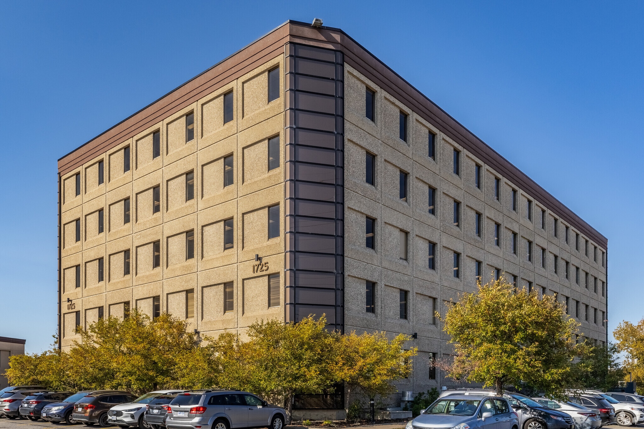 1725 Woodward Dr, Ottawa, ON for sale Primary Photo- Image 1 of 1