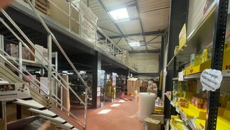 Plus de détails pour Local d'activités à louer