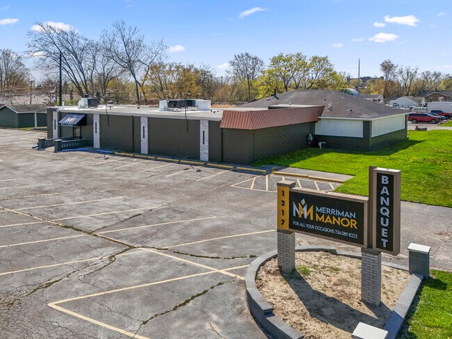 Plus de détails pour 1217 S Merriman Rd, Westland, MI - Spécialité à vendre