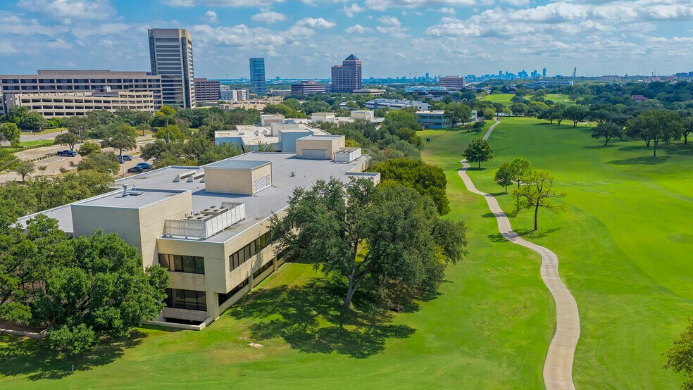 100 Decker Ct, Irving, TX à louer - Photo du bâtiment - Image 2 de 6