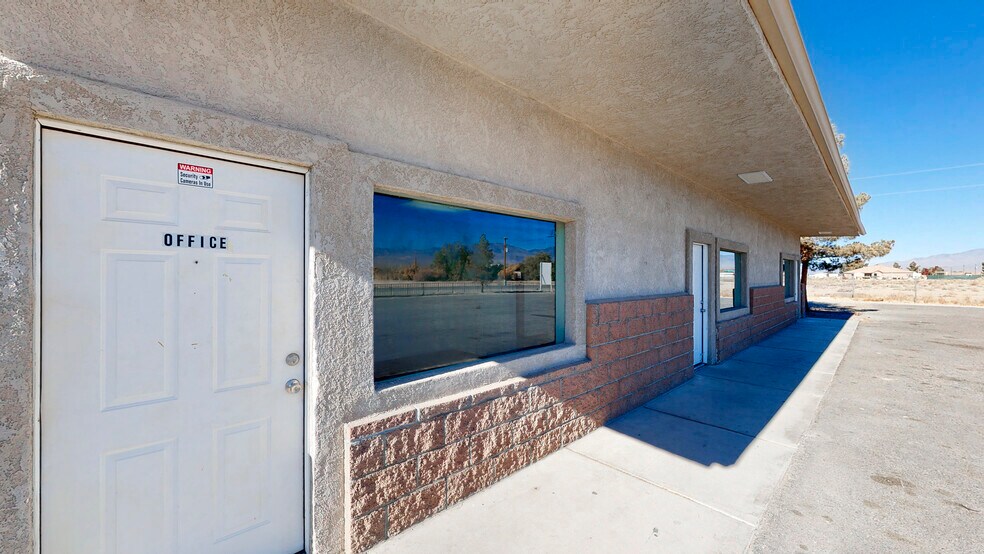 800 Margaret St, Pahrump, NV à louer - Photo du bâtiment - Image 3 de 16