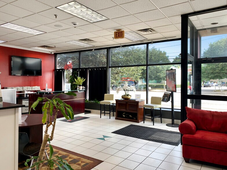 188-206 Hempstead Tpke, West Hempstead, NY à louer - Photo du bâtiment - Image 2 de 7