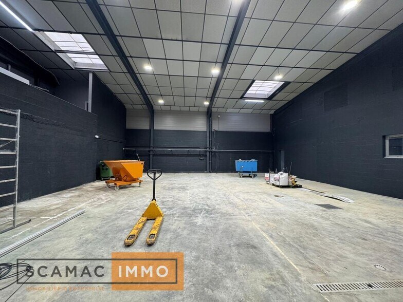 Industrial in Sainte-Geneviève-des-Bois for lease - Building Photo - Image 1 of 8