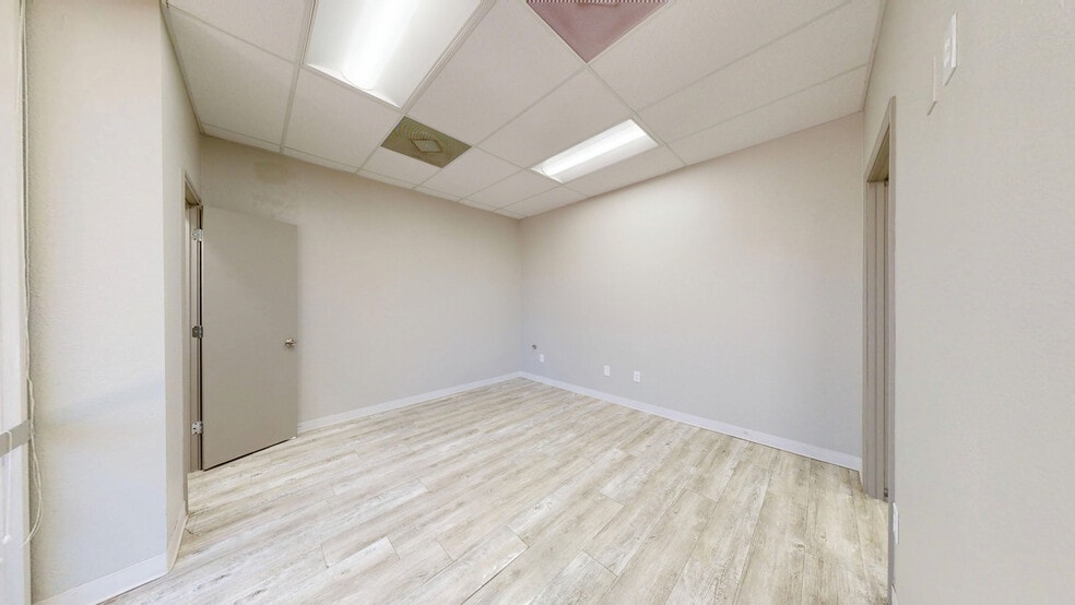 8666 Huebner Rd, San Antonio, TX for lease - Matterport 3D Scan - Image 3 of 17