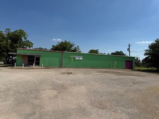 More details for 201 W 2nd Ave, Nixon, TX - Industrial for Sale
