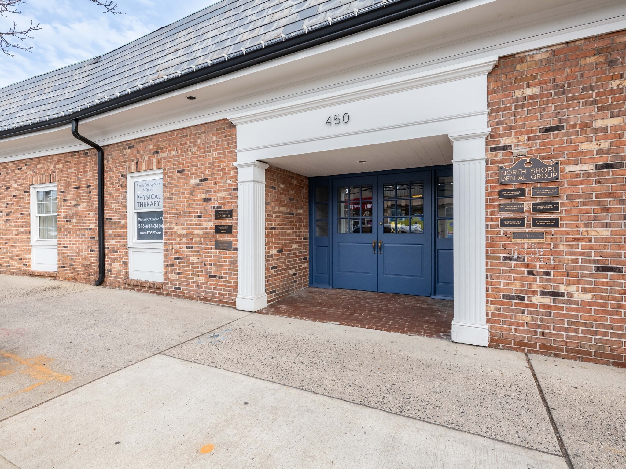 446-450 Plandome Rd, Manhasset, NY à louer Photo du bâtiment- Image 1 de 11