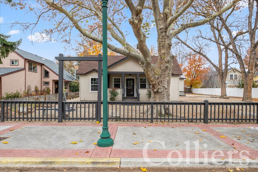 342 E Idaho St, Eagle, ID à louer - Photo du bâtiment - Image 3 de 12