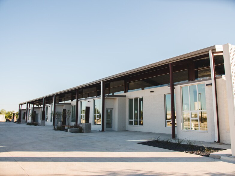 1019 S Heatherwilde Blvd, Pflugerville, TX à louer - Photo du bâtiment - Image 3 de 12