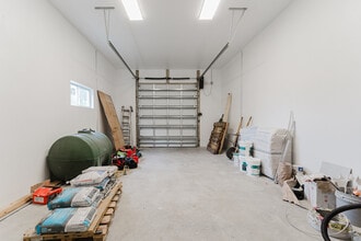 654 NW 22nd Rd, Fort Lauderdale, FL for sale Interior Photo- Image 2 of 6