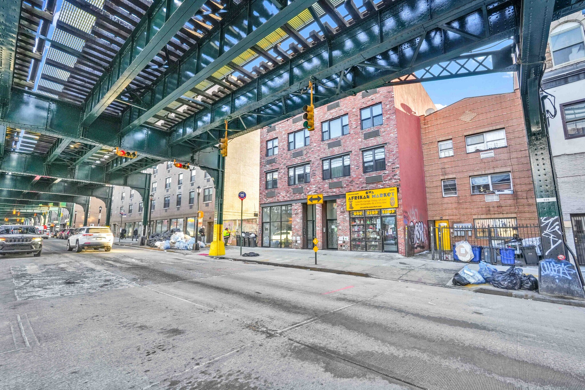 1666-1668 Broadway Brooklyn, NY 11207 portefeuille de 2 propriétés à vendre sur LoopNet.ca Photo principale- Image 1 de 25