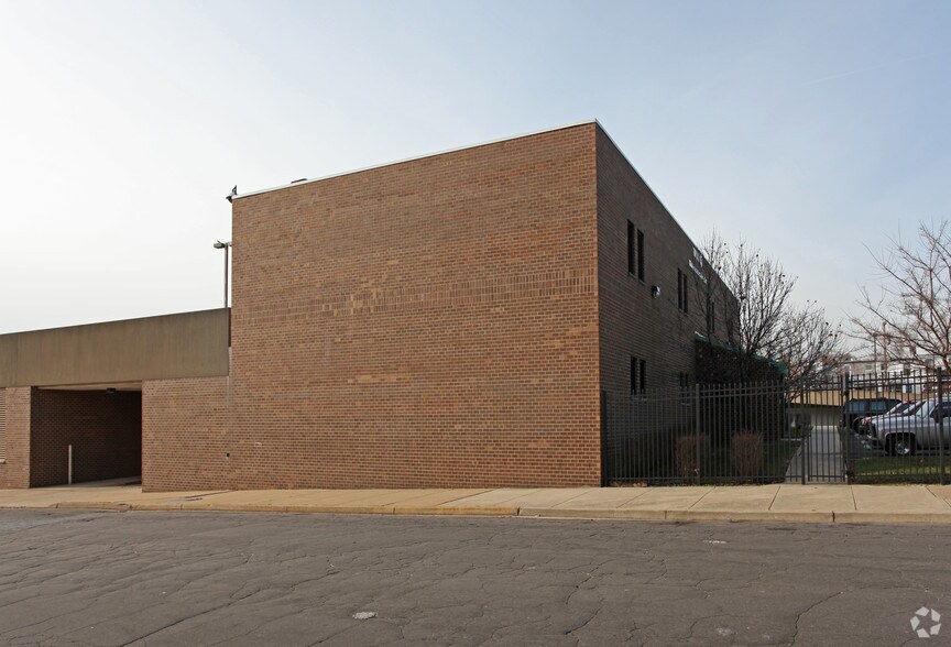 2001 Elgin Ave, Baltimore, MD à vendre - Photo du bâtiment - Image 2 de 7