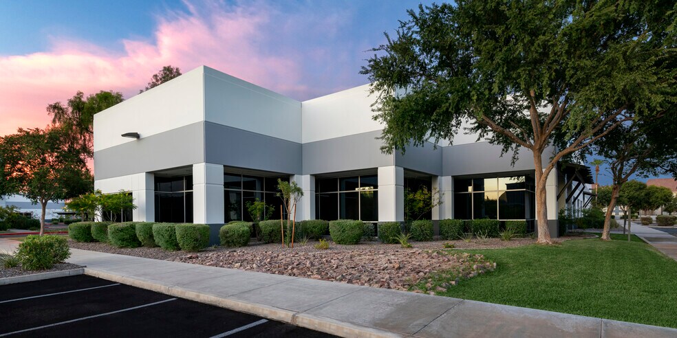 15210 S 50th St, Phoenix, AZ à louer - Photo du bâtiment - Image 2 de 6