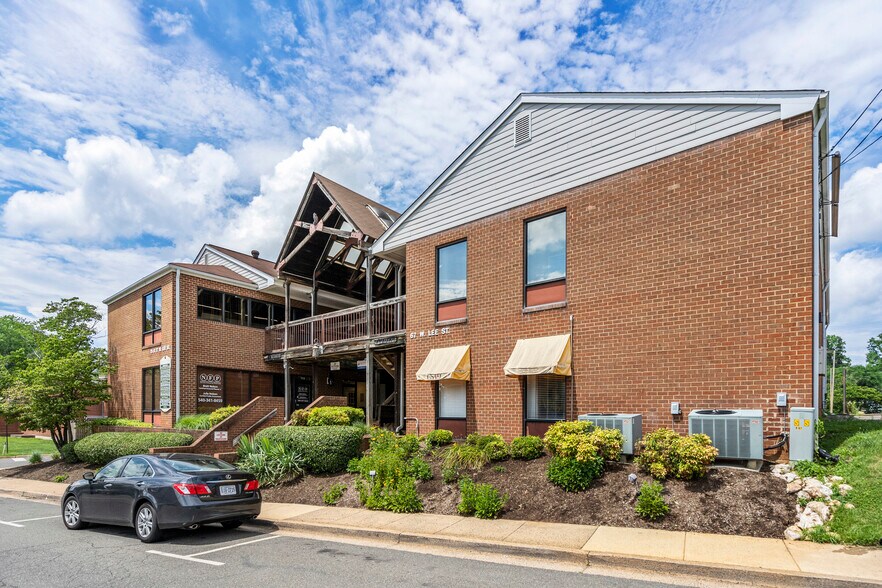 77 W Lee St, Warrenton, VA à vendre - Photo principale - Image 1 de 19