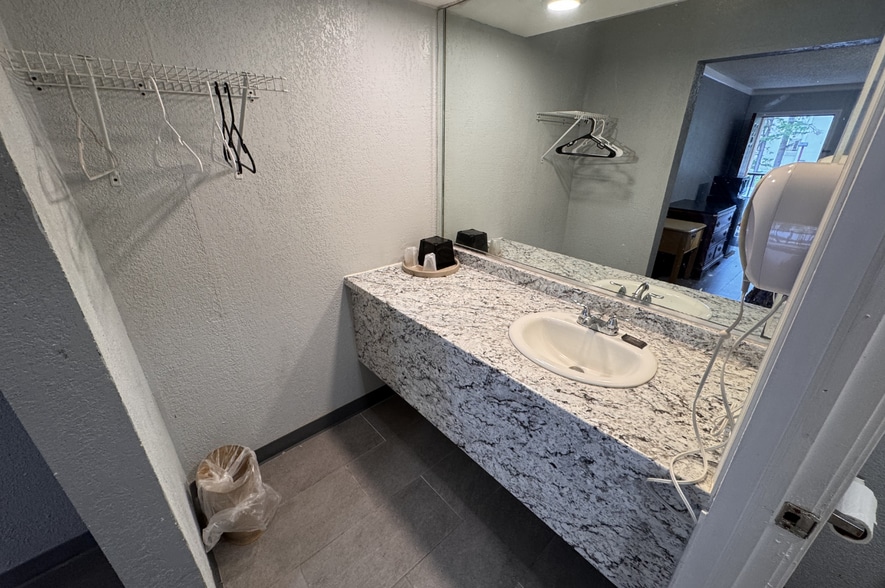 206 E White Horse Pike, Galloway, NJ for sale - Building Photo - Image 3 of 14