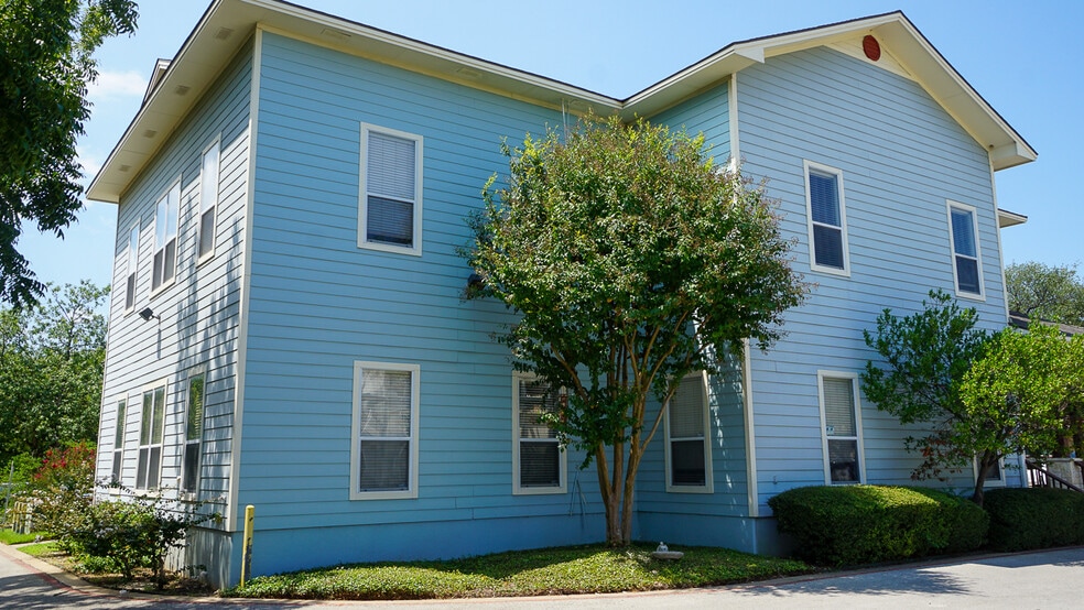 309 W Main St, Round Rock, TX for lease - Building Photo - Image 3 of 17