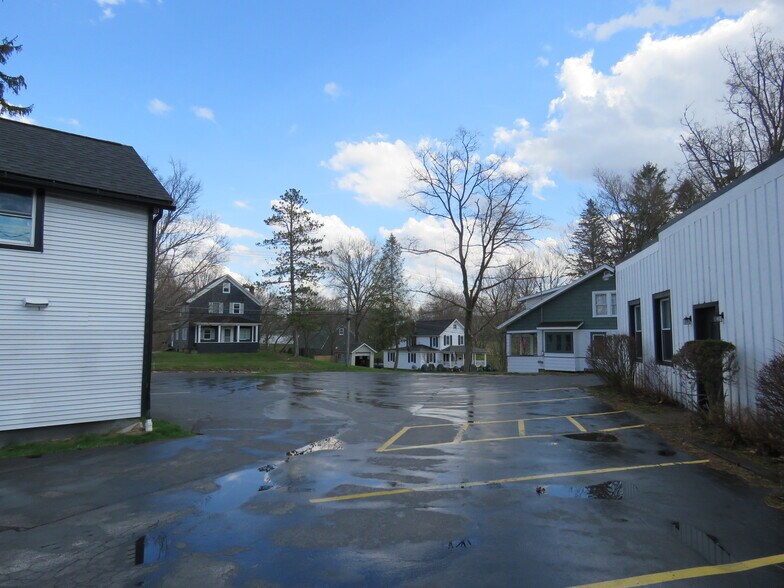 158 Quaker Rd, East Aurora, NY for lease - Building Photo - Image 3 of 10