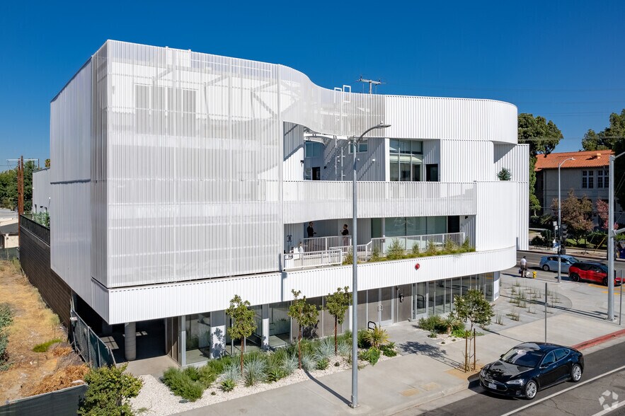 11700 W Magnolia Blvd, Valley Village, CA à vendre - Photo du bâtiment - Image 3 de 29