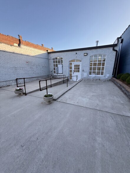 28 E Main, Maiden, NC à vendre - Photo du bâtiment - Image 3 de 14