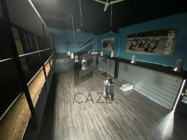 Flex in Bordeaux for lease - Interior Photo - Image 1 of 8