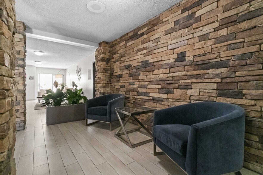 600 E Olive Ave, Burbank, CA à vendre - Photo du bâtiment - Image 2 de 10