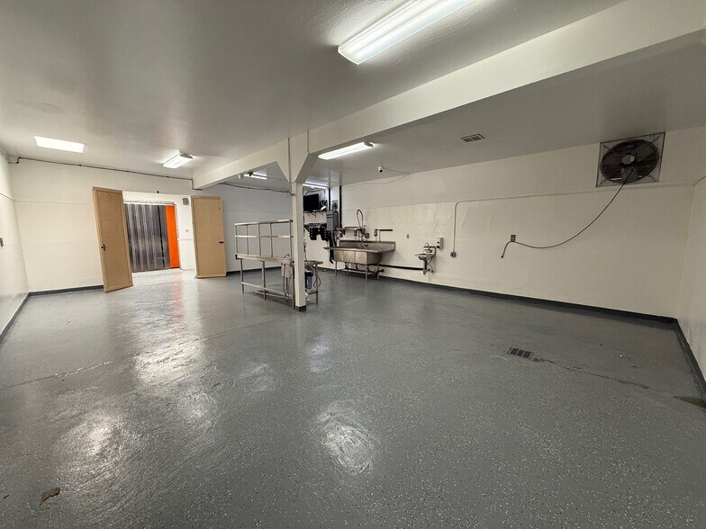 890 7th Ave, San Bruno, CA à louer - Photo du bâtiment - Image 3 de 5