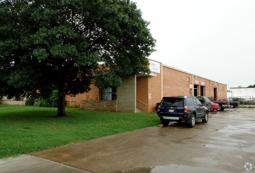 9001-9005 Sovereign Row, Dallas, TX à louer - Photo du bâtiment - Image 3 de 9
